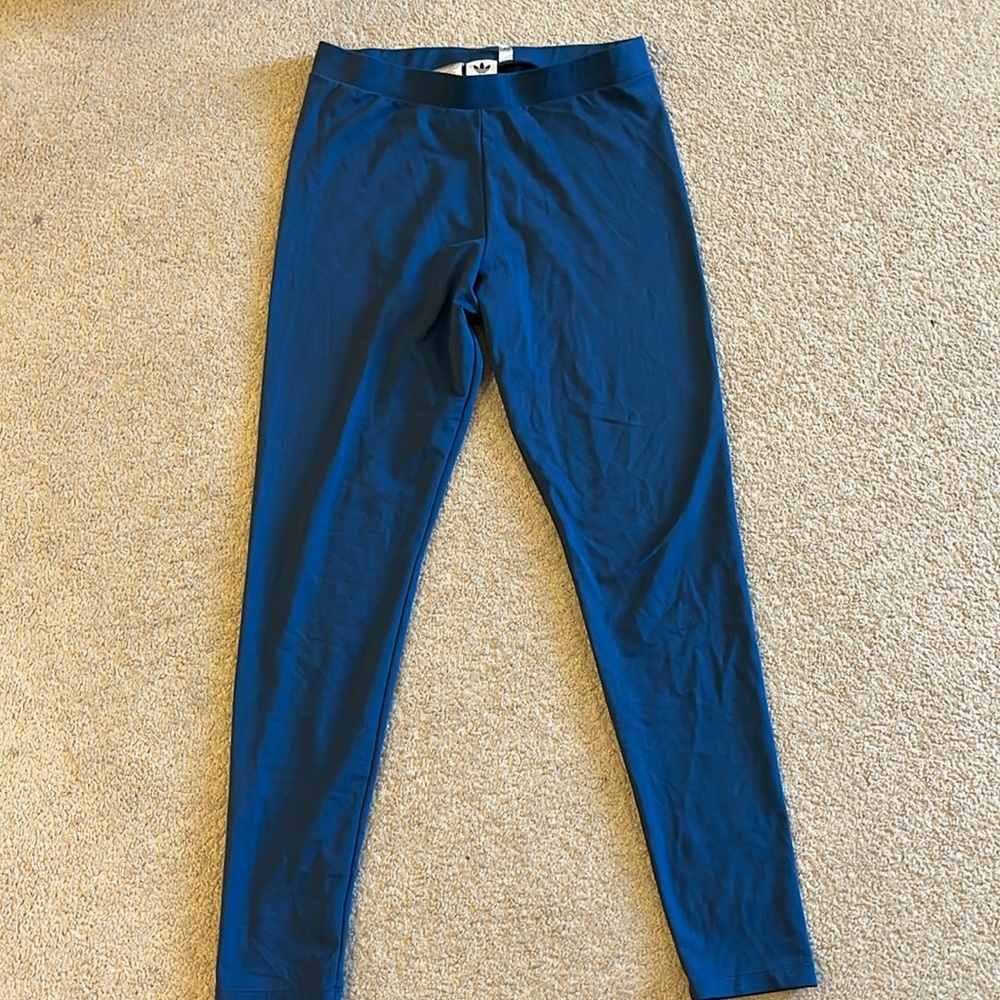 Adidas women’s leggings size large. Non smoking home.